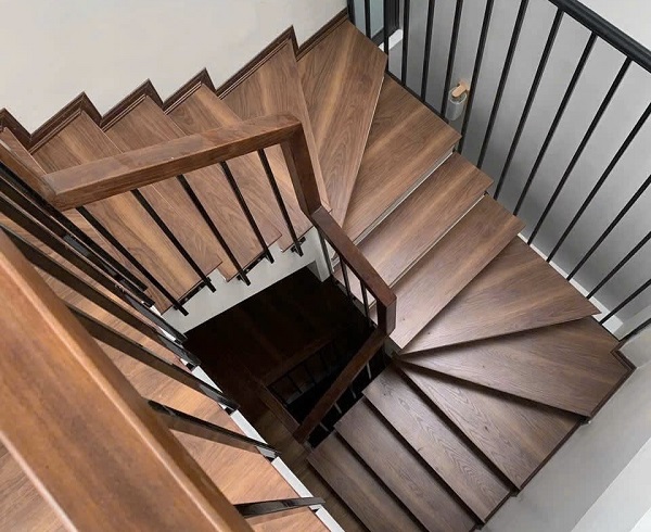 Sàn gỗ cầu thang CT10