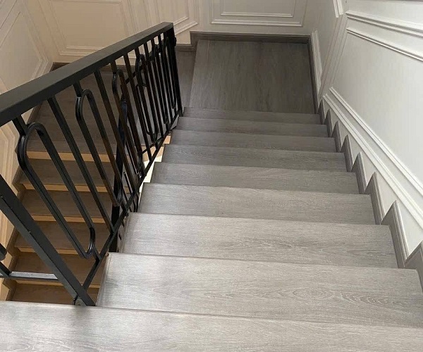 Sàn gỗ cầu thang CT12