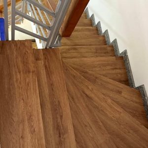 Sàn gỗ cầu thang CT13