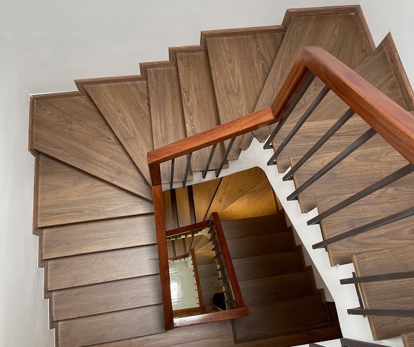 Sàn gỗ cầu thang CT14