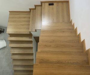 Sàn gỗ cầu thang CT7