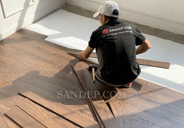 Lát sàn gỗ so le