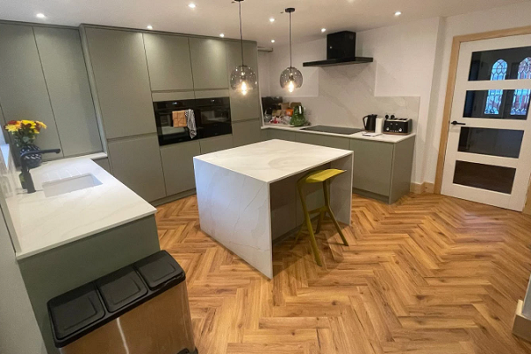 Mẫu sàn gỗ xương cá phòng bếp