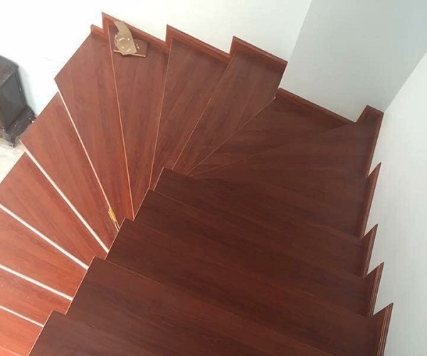Sàn gỗ cầu thang CT2