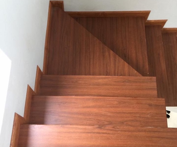 Sàn gỗ cầu thang CT4