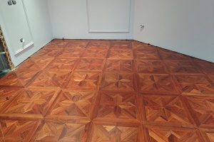 Sàn gỗ hương hoa văn