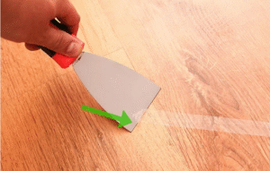 Cách tẩy băng dính trên sàn gỗ nhanh chóng, hiệu quả