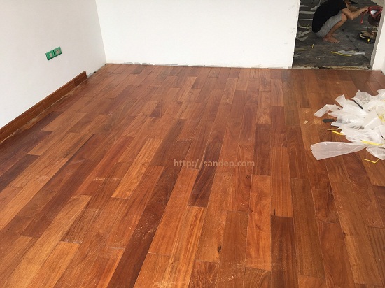 Ván lót sàn gỗ căm xe đẹp