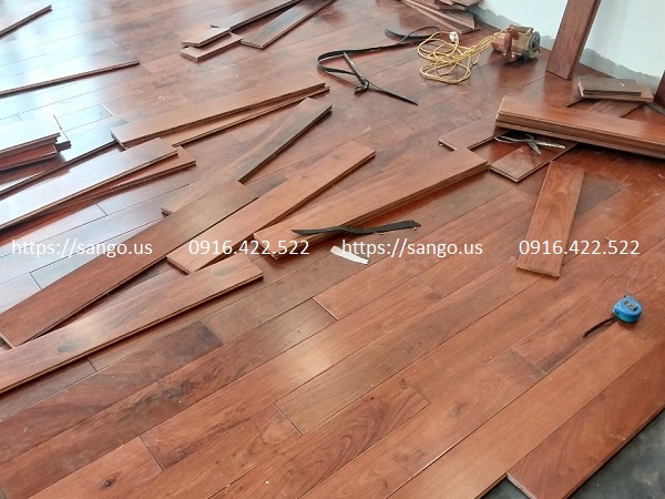 Thợ lát sàn gỗ Hương có tay nghề cao