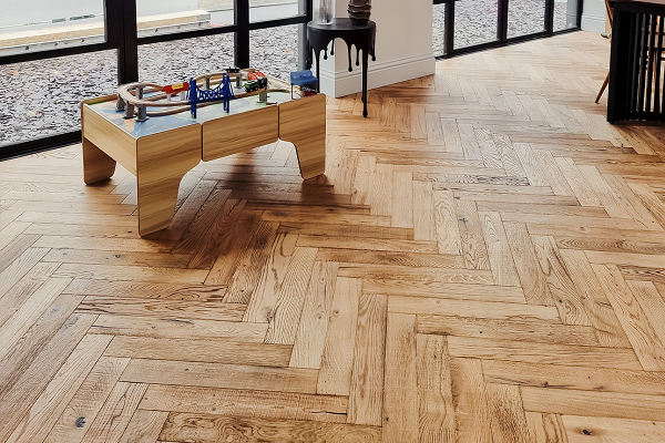 Sàn gỗ xương cá tự nhiên