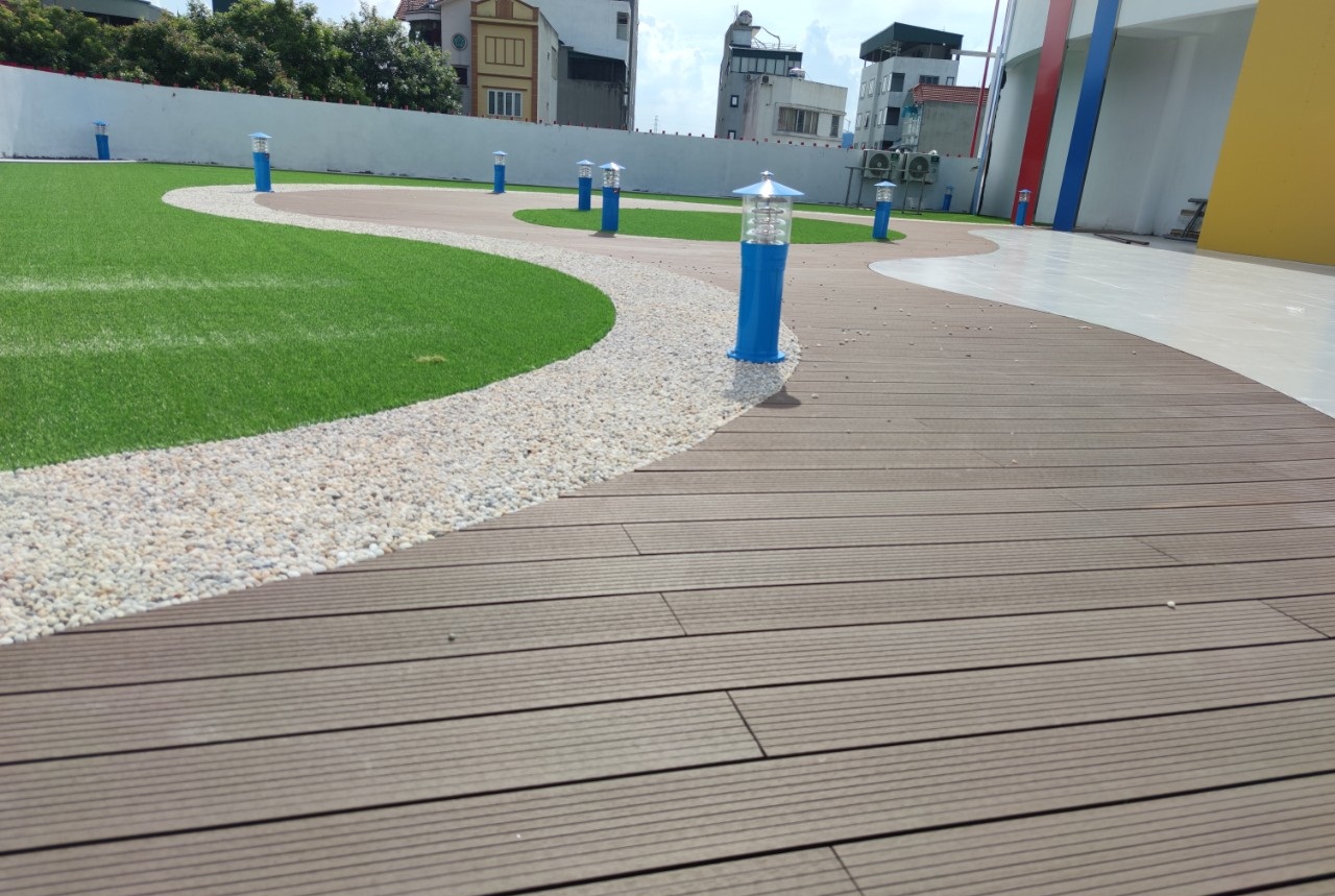 Kho sàn gỗ sân vườn