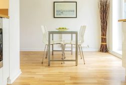 Mẫu sàn gỗ màu vàng