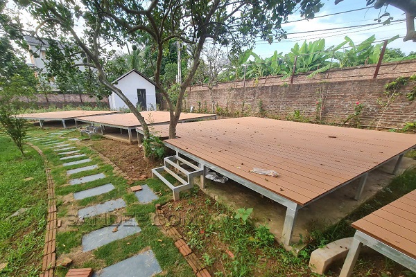 Thi công sàn gỗ sân vườn tai Thạch Thấ