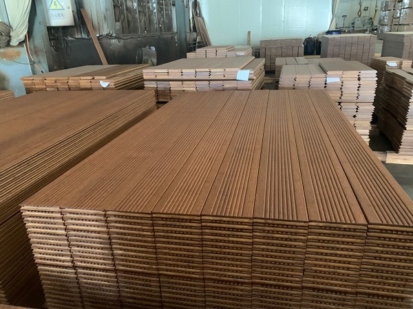 Kho sàn tre ngoài trời tại Hà Nội