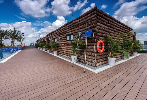 lắp sàn gỗ nhựa Tecwood bể bơi sân thượng