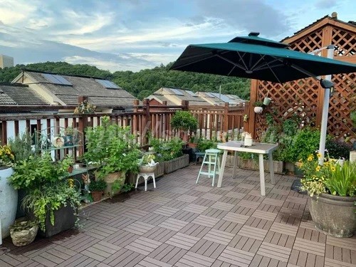 Lắp vỉ gỗ nhựa khu vực ngoài trời Sân vườn