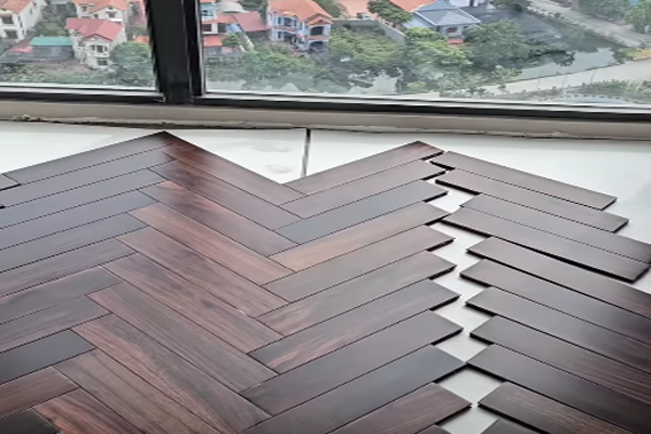 Lát sàn gỗ xương cá chiu liu chung cư
