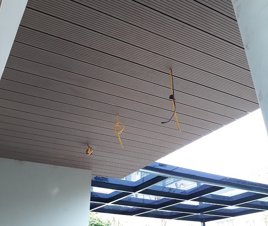 ốp gỗ đáy ban công