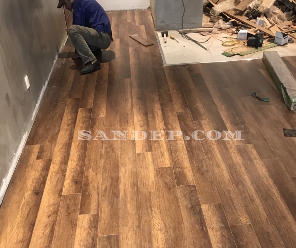 thợ thi công sàn gỗ Inovar VG332
