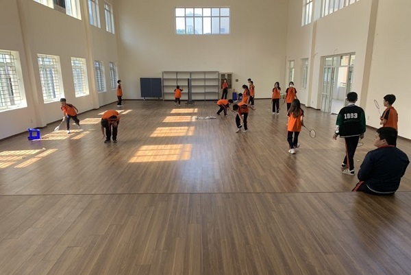 Sàn gỗ Việt Nam bản nhỏ lát phòng thể chất trường học tại Hà Nội