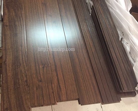 sản xuất sàn gỗ chiu liu