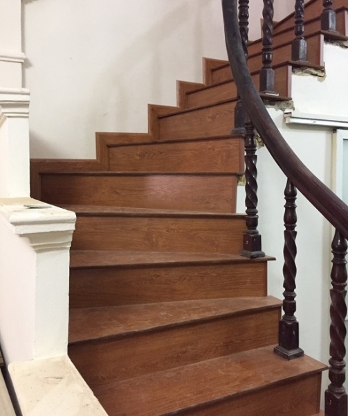 mặt bậc cầu thang gỗ công nghiệp