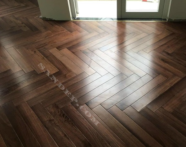 Công trình lót sàn gỗ tự nhiên Óc Chó xương cá villa tại Hà Nội
