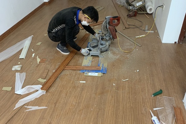 thợ lát sàn gỗ chuyên nghiệp