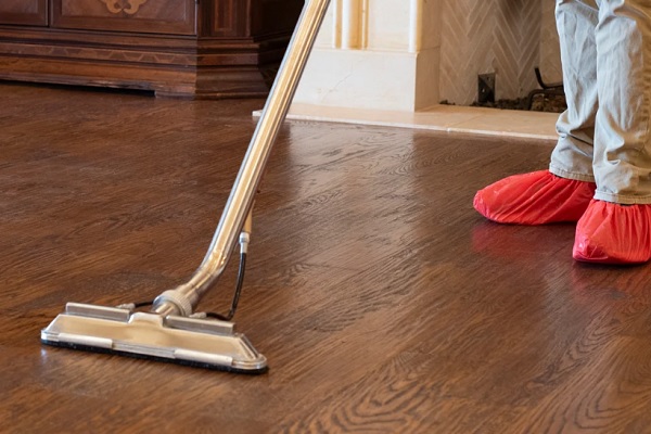 Vệ sinh sàn gỗ công nghiệp Việt Nam đơn giản