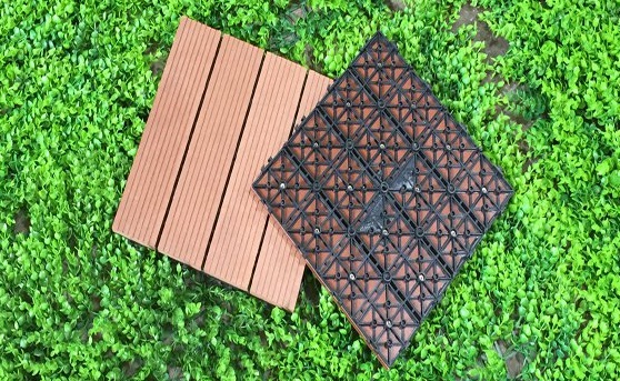 đế nhựa của vỉ gỗ nhựa lát sàn ban công