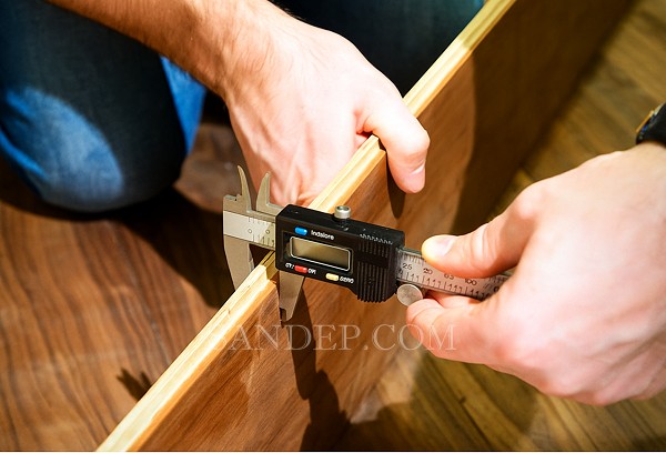 Thước đẹp đo độ dày sàn gỗ