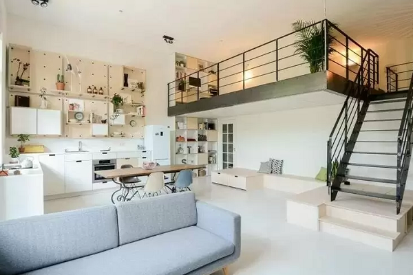 gác lửng bên hông