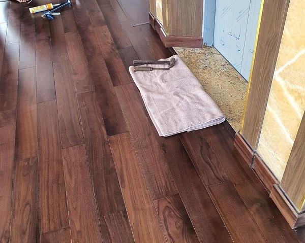 giá sàn gỗ tự nhiên tại kho