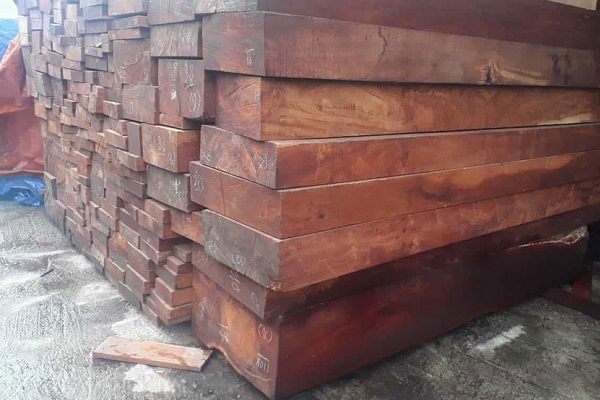 gỗ chiu liu lào loại 1