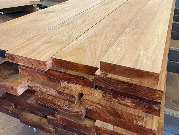 Gỗ teak xẻ nhập khẩu