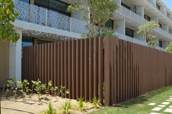hàng rào gỗ nhựa ngoài trời đẹp giá rẻ