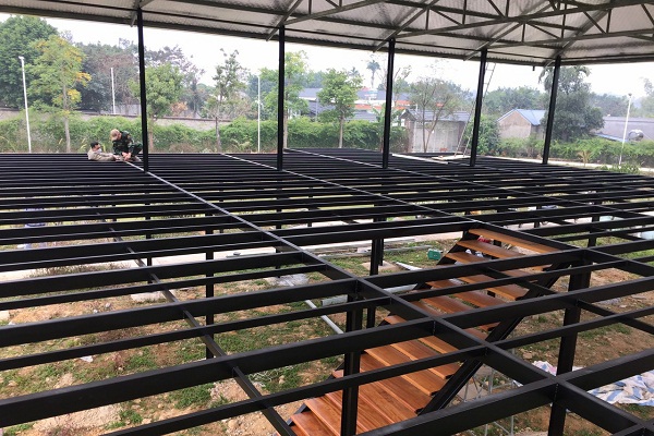 hệ khung xương lắp sàn gỗ nhựa ngoài trời