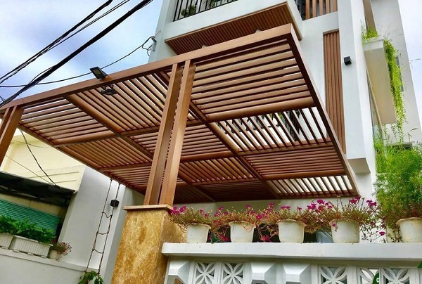 làm mái che gỗ nhựa ngoài trời
