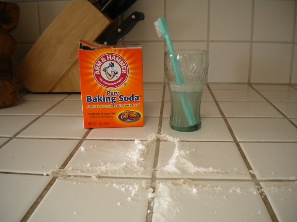 làm sạch gạch ốp lát bằng baking soda