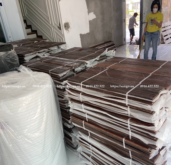làm sàn gỗ chiu liu đẹp