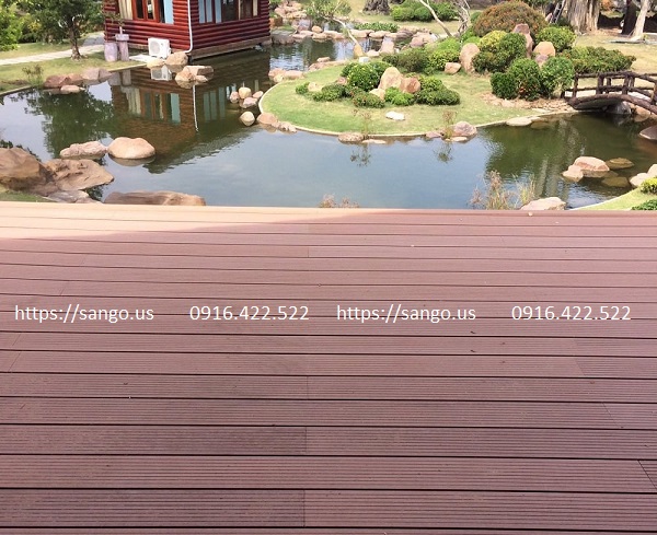 làm sàn gỗ hồ cá Koi
