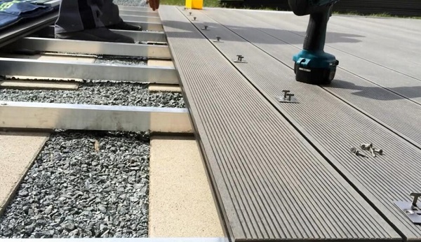 lắp sàn gỗ ngoài trời trên hệ khung xương inox