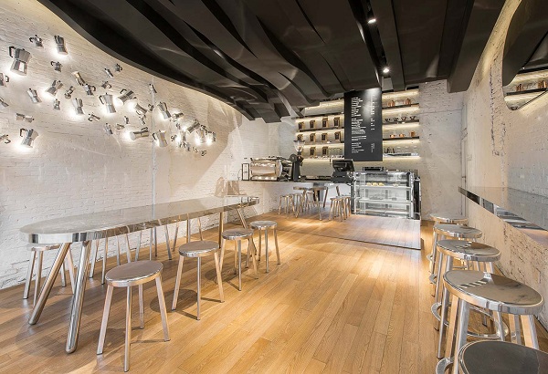 Lắp sàn gỗ tự nhiên quán cafe