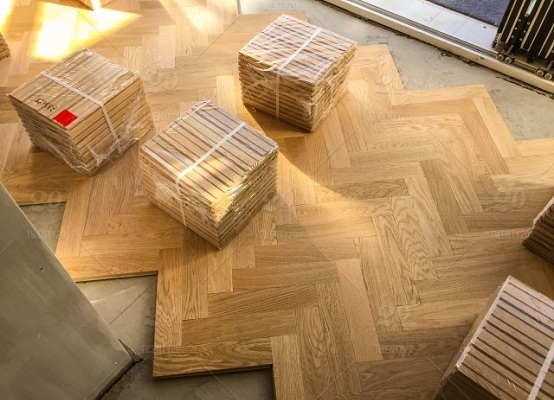 lát sàn gỗ sồi xương cá