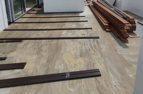 Thi công sàn gỗ nhựa ngoài trời Tecwood chống nước