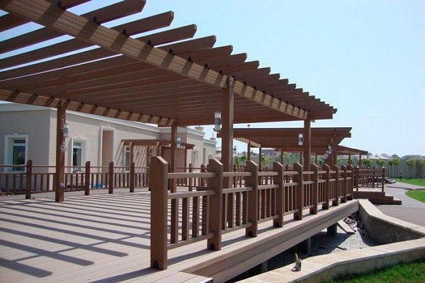 mái hiên che nắng gỗ nhựa ngoài trời