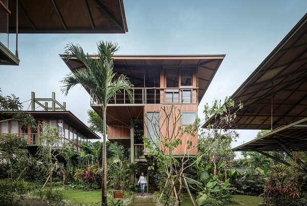 nhà sàn gỗ 2 tầng