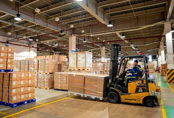 vận chuyển hàng trên pallet gỗ
