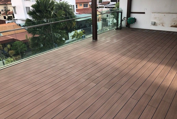 Sàn ban công ốp ván gỗ nhựa ngoài trời