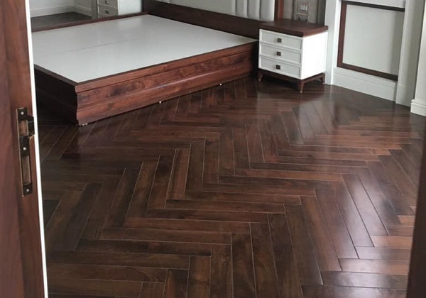 Sàn gỗ chiu liu xương cá lát phòng ngủ